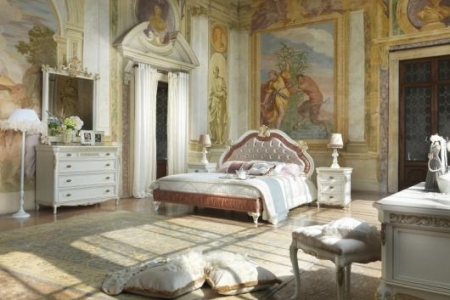 camera classica bianca con intagli in foglia oro